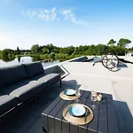 보트호텔 Surla Houseboat 
