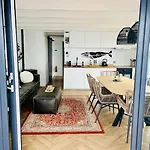 보트호텔 Surla Houseboat 
