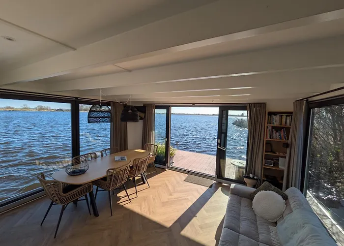 Surla Houseboat Walvis Kagerplassen * Buitenkaag