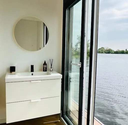 Surla Houseboat Walvis Kagerplassen *