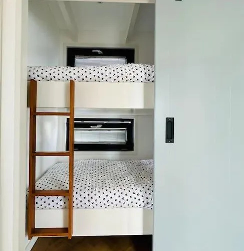 Surla Houseboat Walvis Kagerplassen Buitenkaag