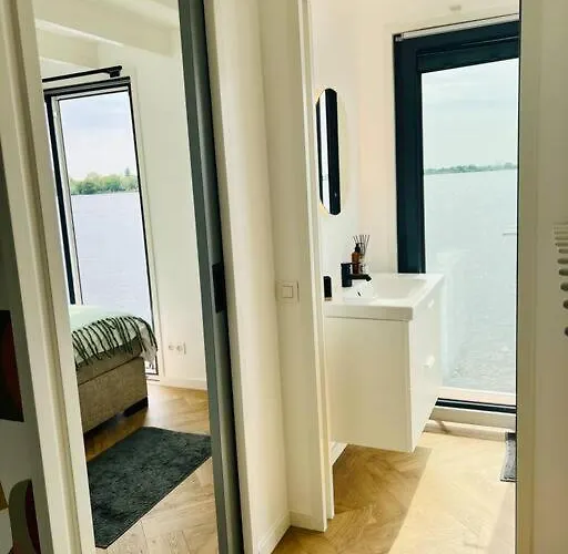 Surla Houseboat Walvis Kagerplassen Botel