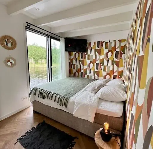 Botel Surla Houseboat Walvis Kagerplassen