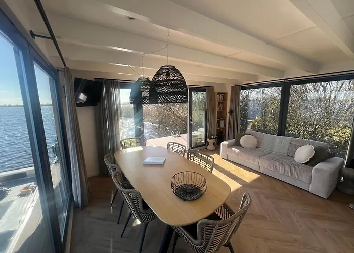 Surla Houseboat Walvis Kagerplassen * Buitenkaag