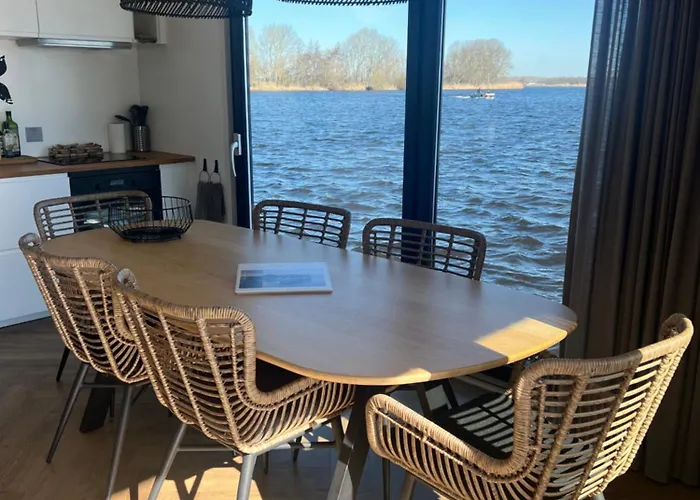 Surla Houseboat Walvis Kagerplassen * Buitenkaag