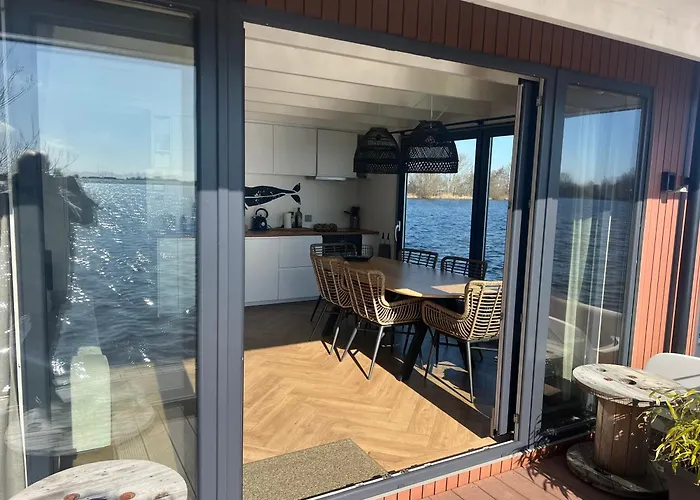 Surla Houseboat Walvis Kagerplassen *