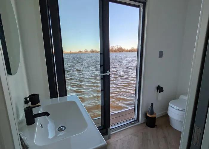 Surla Houseboat Walvis Kagerplassen