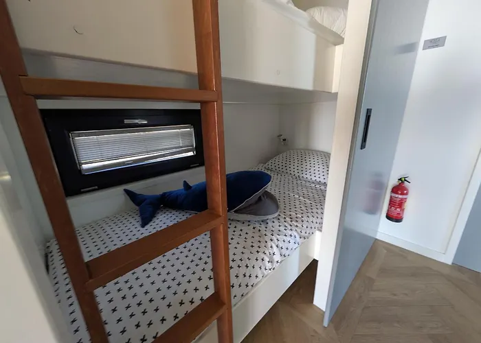 Surla Houseboat Walvis Kagerplassen Botel